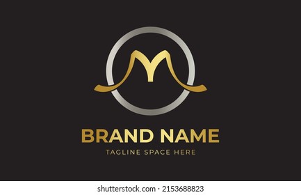 Diseño con logotipo de letra M con círculo plateado. M Typografía Color dorado. Logotipo de icono de letras creativas
