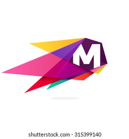 M Buchstabenlogo mit polygonalem Komet. 