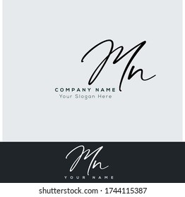 M N MN Escritura manuscrita inicial y logotipo de la firma.	
