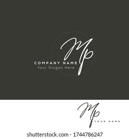 M P MP Escritura a mano inicial y logotipo de la firma.	
