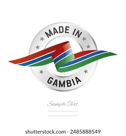 Hecho en Gambia. Cinta de la bandera de Gambia con el anillo de plata círculo sello icono. Vector de la etiqueta del signo de Gambia aislado sobre fondo blanco