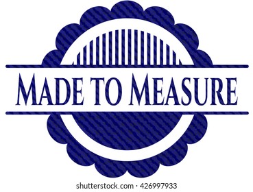 Empleado para medir el emblema con textura de jean
