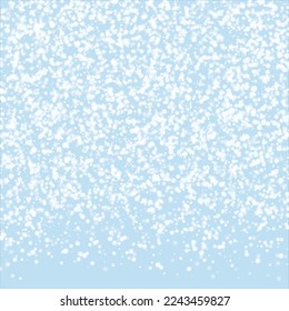 Zauberhafter, fallender Schneeschuhhintergrund. Subtile fliegende Schneeflocken und Sterne auf hellblauem Winterhintergrund. Zauberhafte Winterurlaubslandschaft.   Square, Vektorgrafik.