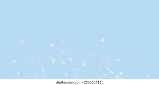 El fondo de navidad de la nieve cae mágicamente. Sutiles copos de nieve volando y estrellas en el fondo azul claro del invierno. Escenario de vacaciones de nieve en caída mágica.   Ilustración vectorial amplia.