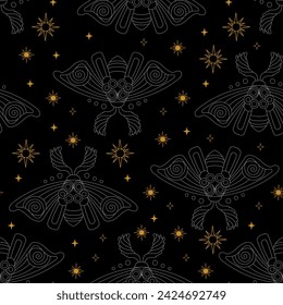 Magisches nahtloses Muster mit himmlischen linearen Motten und goldenen Sternen auf schwarzem Hintergrund. Boho mystisch esoterisch. Vektor-Illustration für Design, Textil, Verpackung, Astrologie, Handyhülle, Papier