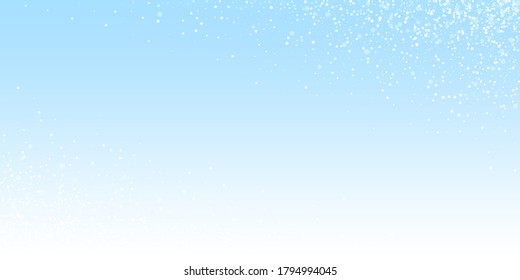 El fondo navideño de las estrellas mágicas. Sutiles copos de nieve volando y estrellas en el fondo del cielo invernal. Atractiva plantilla de superposición de copos de nieve de plata de invierno. Magnífica ilustración vectorial.