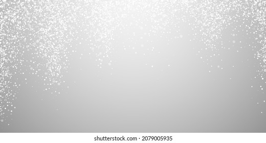 El fondo navideño de las estrellas mágicas. Sutiles copos de nieve volando y estrellas en fondo gris claro. Impresionante plantilla de superposición de copos de nieve de plata de invierno. Fascinante ilustración vectorial.