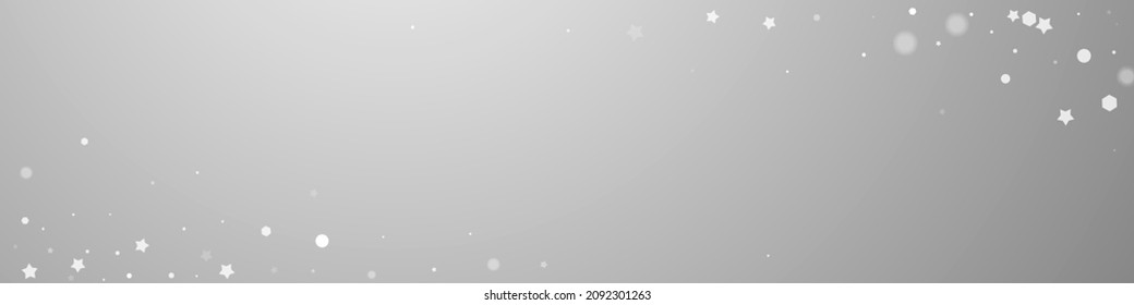 El fondo navideño de las estrellas mágicas es aleatorio. Sutiles copos de nieve volando y estrellas de fondo gris. Plantilla de overlay para copos de nieve plateados de invierno. Ilustración panorámica inusual.