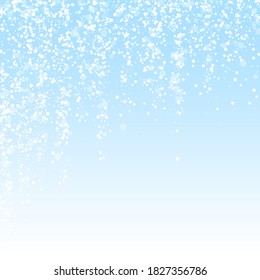 Las estrellas mágicas brillan por su ausencia. Sutiles copos de nieve volando y estrellas en el fondo del cielo invernal. Impresionante plantilla de superposición de copos de nieve de plata de invierno. Ilustración vectorial deslumbrante.