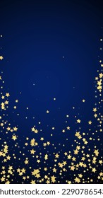 Magische Sterne, Vektorüberlagerung.  Goldsterne zerstreut nach dem Zufallsprinzip, fallend, schwebend.  Chaotische Träume kindliche Overlay-Vorlage. Wunderbare Sternennacht-Vektorgrafik auf dunkelblauem Hintergrund.