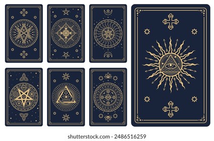 Tarjetas mágicas de tarot con símbolos astrológicos, místicos, esotéricos signos ocultos de oro de sol, pirámide, cruz, ojo que todo lo ve, estrellas y patrones celestiales. Vector estilo boho brujería, cartas espirituales