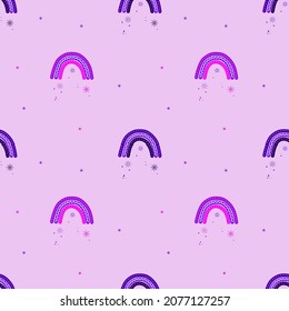 Magischer Winterregenbogen und Schneefall. Trendfarbene Illustration in Blau- und Rosa-Tönen. Nahtlose Vektorgrafik für die Gestaltung von Textilien, Verpackungen, Stoffen, Dekoration.