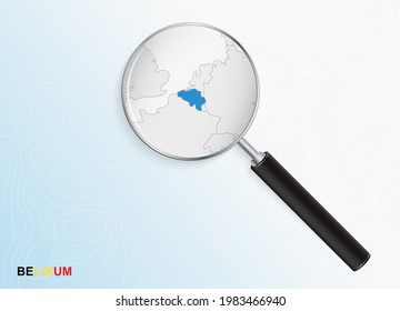 Magnifier mit Karte von Belgien auf abstraktem topographischem Hintergrund. Vektorplan.