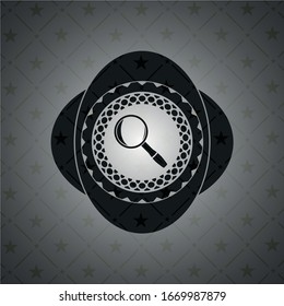 Icono de lupa dentro del emblema oscuro. Retro