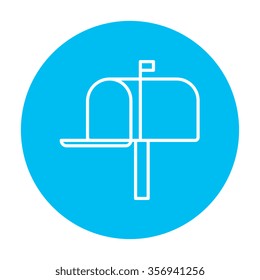 Mail-Box-Symbol für Web-, Mobil- und Infografiken. Vektorweißes Symbol auf hellblauem Kreis, einzeln auf weißem Hintergrund.