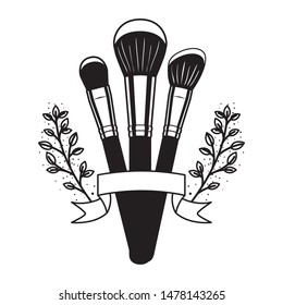 Pinceles de maquillaje sobre fondo blanco