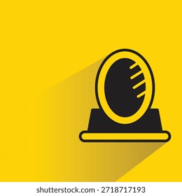 Icono de espejo de maquillaje con sombra sobre fondo amarillo