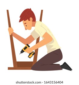 Montaje manual e instalación de muebles nuevos, tornillo de taladrado masculino en herramienta de madera, ilustración de vectores de montaje manual de muebles