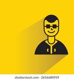 Hombre avatar con sombra sobre fondo amarillo
