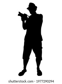 Hombre con una cámara en la calle. Siluetas aisladas de personas de fondo blanco