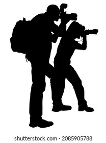 Hombre con una cámara en la calle. Siluetas aisladas de personas de fondo blanco