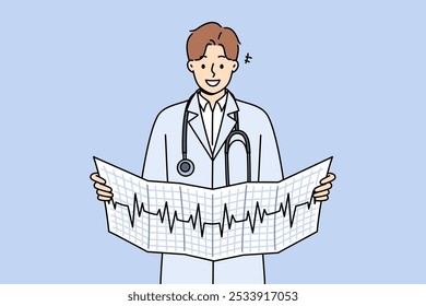 O cardiologista-homem mantém o resultado da análise do ECG e sorri, de pé em jaleco branco com estetoscópio ao redor do pescoço. O cardiologista procura sintomas da doença observando o ritmo dos batimentos cardíacos do paciente