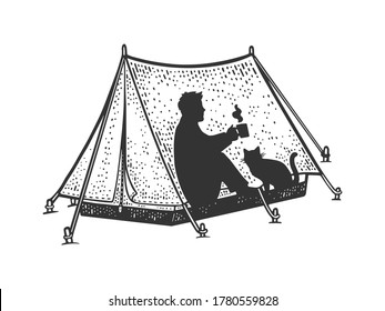 Hombre y gato en el boceto de carpa de camping grabando ilustración vectorial. Diseño de impresión de ropa de camiseta. Imitación de tablero de raquetas. Imagen dibujada a mano en blanco y negro.