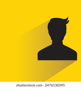 personaje principal con sombra sobre fondo amarillo