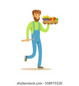 Hombre Con Chopper Y Cápsula De Verduras Frescas, Agricultor Trabajando En La Granja Y Vendiendo En El Mercado De Productos Orgánicos Naturales