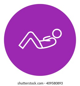 El hombre que hace abdominales cruza el icono de la línea.