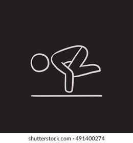 Mann, der Krane-Yoga-Pose, Vektorgrafik Symbol einzeln auf Hintergrund. Handgezeichneter Mann, der eine Yoga-Pose-Ikone mit Kran macht. Mann, der Krane-Yoga-Pose-Skizze für Infografik, Website oder App.