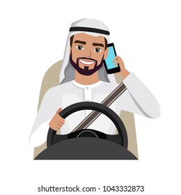 Hombre conduciendo un coche hablando por teléfono