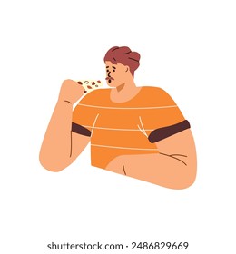 Hombre comiendo pizza rebanada Vector ilustración plana. Carácter masculino hambriento con apetito mordiendo pizza mozzarella, disfrutando de sabrosa masa con verduras, hongos y queso. Refrigerio de comida rápida aislado