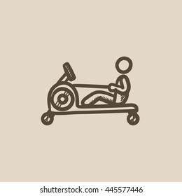 Hombre haciendo ejercicio con el aparato de gimnasia icono de boceto vectorial aislado en el fondo. Hombre de mano haciendo ejercicio con el icono del aparato de gimnasia. Hombre haciendo ejercicio en el gimnasio icono de boceto para infografía, sitio web o aplicación.