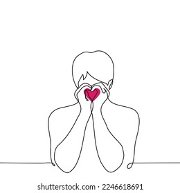 el hombre dobló las palmas en forma de corazón - un vector de dibujo de una línea. concepto gesto lindo significado te amo