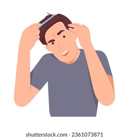 El hombre está frustrado y preocupado por su problema de pérdida de pelo. El personaje masculino se peina el pelo y tiene la cabeza calva. Ilustración de carácter vector dibujada a mano.