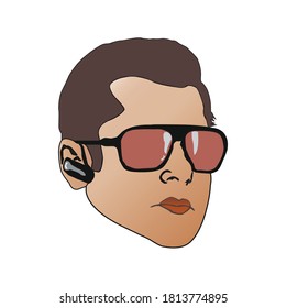 un hombre con gafas usando un auricular