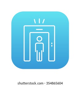 Hombre pasando por el icono de la línea de la puerta del detector de metales para web, móvil e infografía. Icono de blanco vector en el cuadrado de gradiente azul con esquinas redondeadas aisladas en fondo blanco.