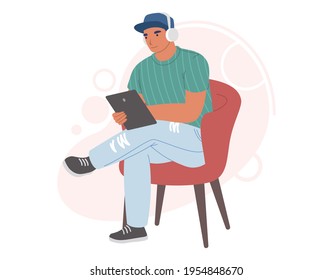 Hombre en auriculares escuchando programas de audio en tablet, ilustración vectorial plana. Carácter masculino escuchando música, radio, podcast, audiolibro. Podcasting, radio en línea, streaming.