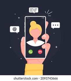 Hombre sostiene un smartphone usando videollamadas con un amigo.