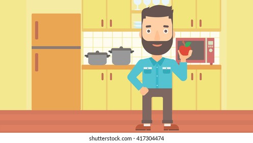 Hombre sosteniendo manzana.
