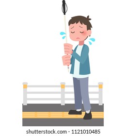 Un hombre sostiene un bastón