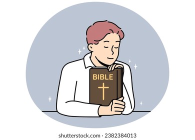 El hombre sostiene la Biblia, reza a Dios, siente gracia. El tipo tiene un libro sagrado, lee oraciones con los ojos cerrados. Jóvenes cristianos piden ayuda de poderes superiores, santos para resolver sus problemas. Ilustración vectorial.