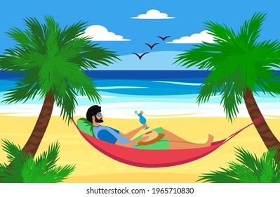 Un hombre se encuentra en una hamaca en una playa de arena cerca del océano, toma un cóctel y descansa. Concepto de vacaciones en el mar