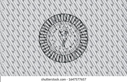 Menschen, die die Welt in Silber-Emblem Symbol heben. Skaliert Muster. Vektorillustration Illustration. Detaillierte Angaben.