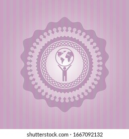 hombre levantando icono del mundo dentro de emblema rosa realista