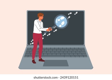 El hombre está buscando rastros en Internet, trabajando como especialista de OSINT y sosteniendo lupa cerca de la pantalla del ordenador portátil. El detective utiliza las técnicas OSINT para el reconocimiento utilizando fuentes abiertas