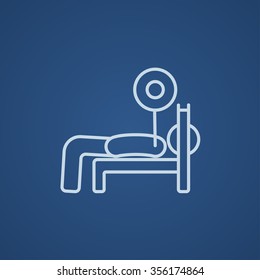 Hombre tendido en el banco y levantando el icono de la línea de barbacoa para web, móvil e infografía. Icono azul claro del vector aislado en fondo azul.