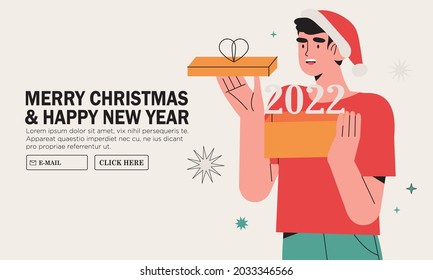 Man ist offen Geschenkbox oder Geschenk mit neuen oder 2022 Nummern. Neues Jahr kommen Banner, Website oder Seite Gruß mit glücklichen lächelnden männlichen Charakter feiern Winterurlaub in Weihnachtsmütze.