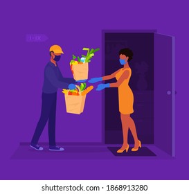 Un hombre le pasa una orden a las manos del cliente. Entrega de comida a la puerta de casa. La gente usa máscaras médicas, guantes. El mensajero entregó las compras. Prevención del coronavirus. Entrega segura.